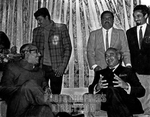 ভুট্টোর সাথে মুজিব
