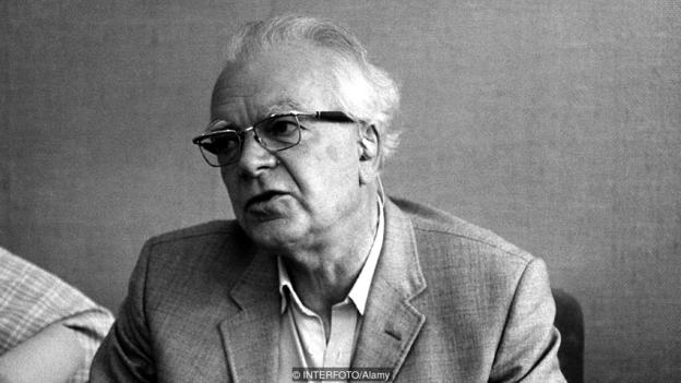 যেভাবে জীবনের শুরু: প্রোটনের শক্তি 6 Peter Dennis Mitchell
